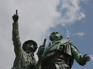 AUTRE statue 1 - Copie